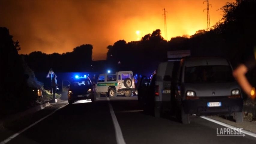 Evakuace a zničená pole. Na Sardinii řádí ničivý požár